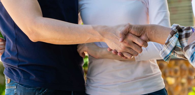 Couple choosing the HVAC contractor AirMakers.